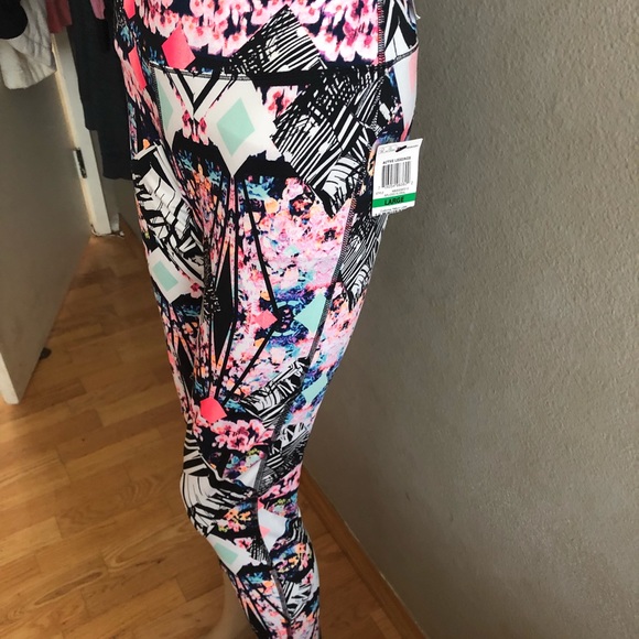Material Girl Active Juniors' Printed Leggings - Picture 5 of 7